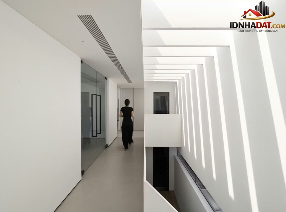 Biệt thự TP.HCM ấn tượng với khối bê tông thô mộc bao bọc không gian sống hiện đại- Ảnh 14.