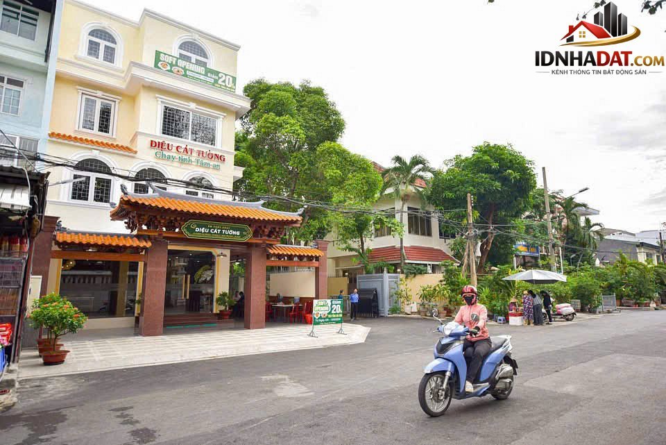 Bán Gấp Nhà Hàng Góc 2 Mặt Tiền Huỳnh Lan Khanh – Phường cũ 2 Quận Tân Bình – Thành phố Hồ Chí Minh – Diện tích 198m2 – Giá 55 tỷ