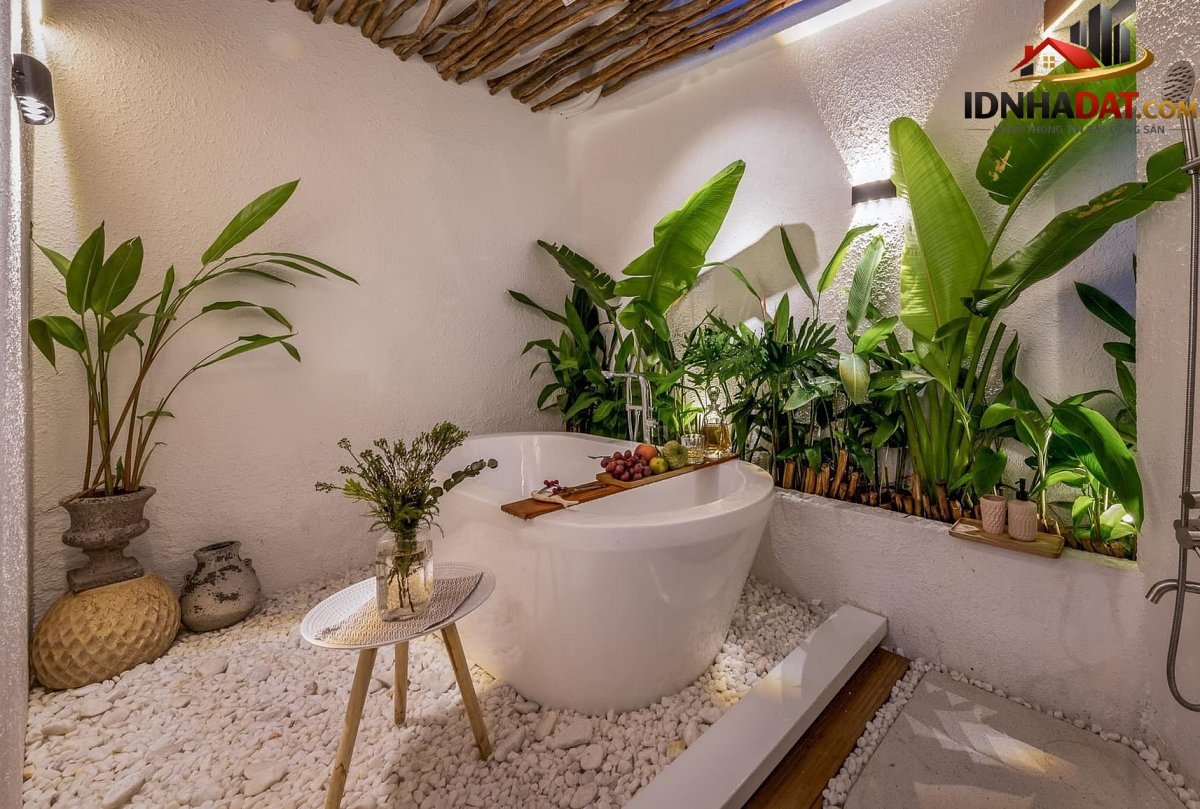 Khu vườn resort, phòng tắm nghìn sao giữa lưng chừng trời ở TP.HCM - Ảnh 2.