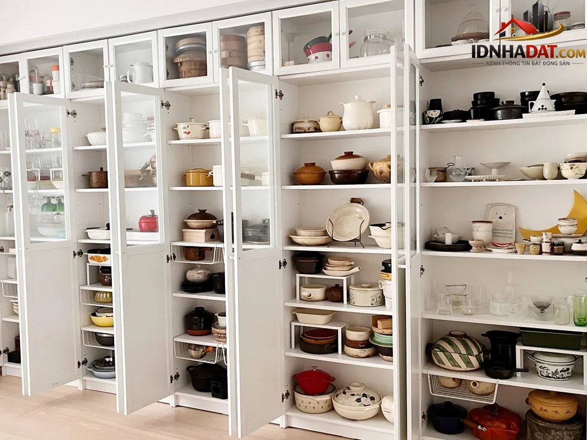 Căn hộ có phòng khách chứa 200 chiếc nồi - Ảnh 2. Căn hộ có phòng khách chứa 200 chiếc nồi - Ảnh 2.