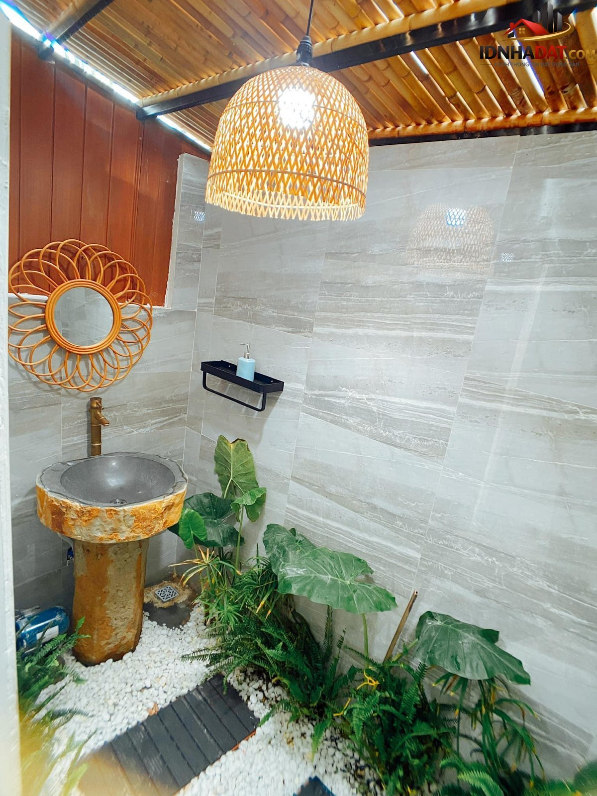Ngôi nhà phố luôn trong lành nhờ được bọc bởi khu vườn nhỏ - Ảnh 11. Ngôi nhà phố luôn trong lành nhờ được bọc bởi khu vườn nhỏ - Ảnh 11.