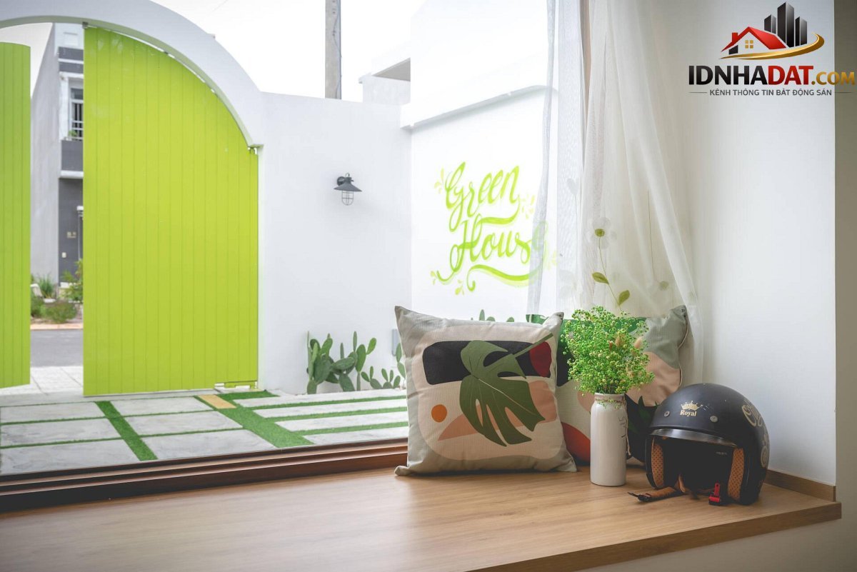 Ngôi nhà dùng gam màu chói lóa, độc đáo và đẹp đến không ngờ - Ảnh 12.