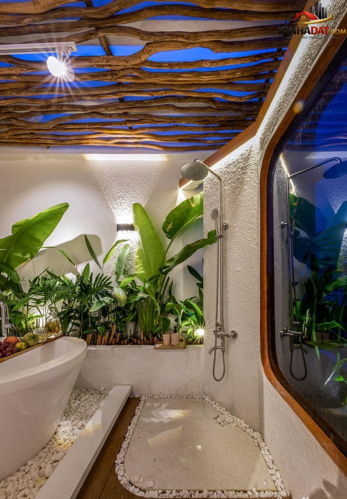 Khu vườn resort, phòng tắm nghìn sao giữa lưng chừng trời ở TP.HCM - Ảnh 5.