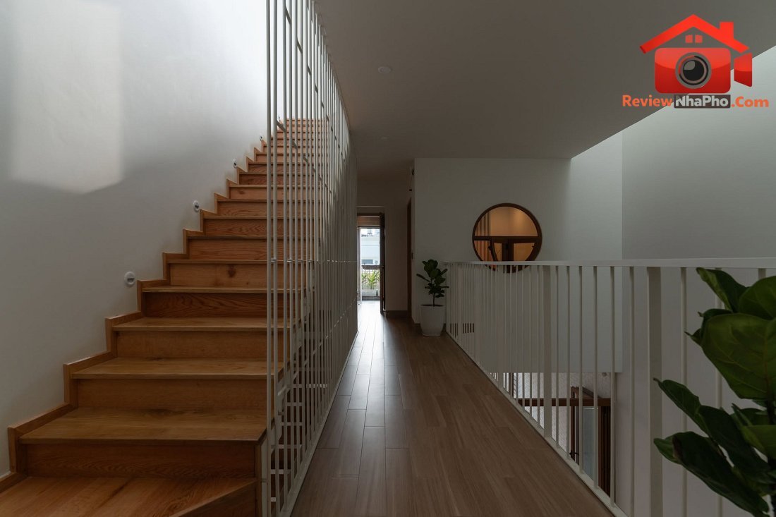 Khi thang bay nghệ thuật hóa giải thế đất xéo khó nhằn của ngôi nhà 3 tầng tại Đồng Nai- Ảnh 12. Khi thang bay nghệ thuật hóa giải thế đất xéo khó nhằn của ngôi nhà 3 tầng tại Đồng Nai- Ảnh 12.