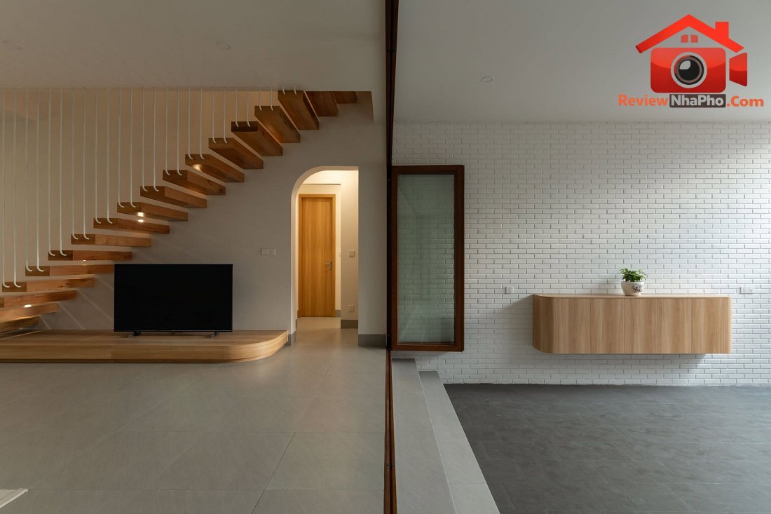 Khi thang bay nghệ thuật hóa giải thế đất xéo khó nhằn của ngôi nhà 3 tầng tại Đồng Nai- Ảnh 5. Khi thang bay nghệ thuật hóa giải thế đất xéo khó nhằn của ngôi nhà 3 tầng tại Đồng Nai- Ảnh 5.