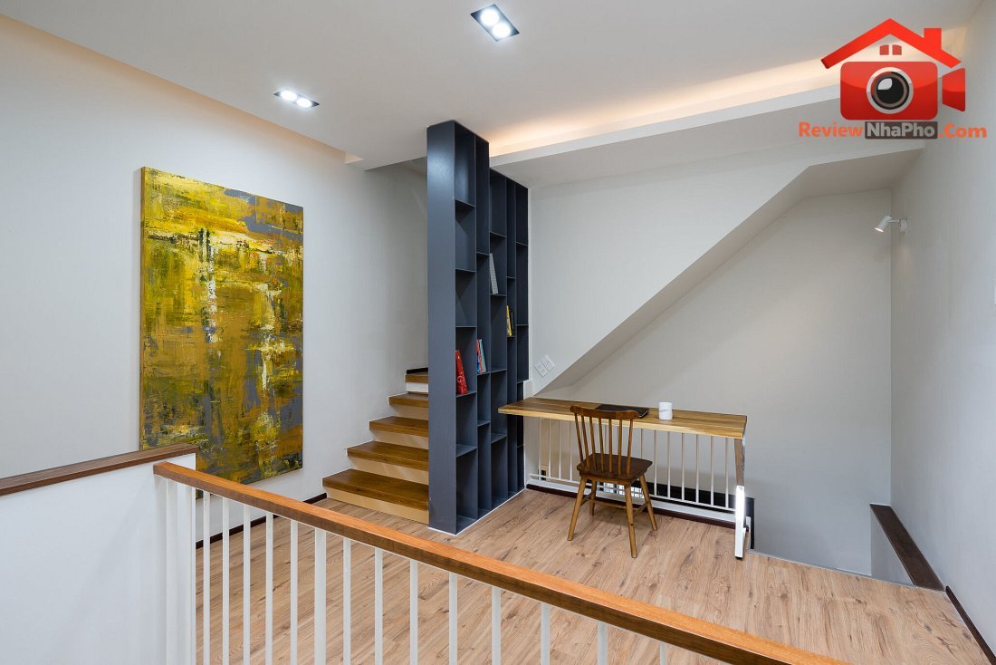 Thiết kế nhà phố lệch tầng ba thế hệ tại TP.HCM: Tối ưu diện tích và ánh sáng- Ảnh 10.