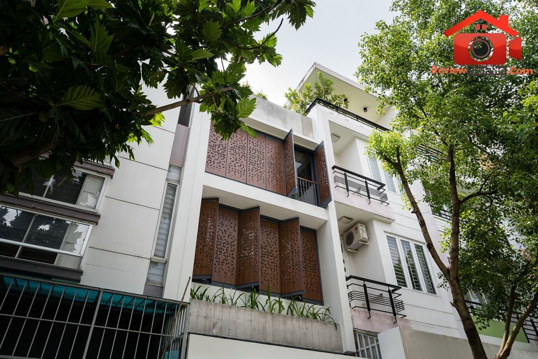 Thiết kế nhà phố lệch tầng ba thế hệ tại TP.HCM: Tối ưu diện tích và ánh sáng- Ảnh 3.