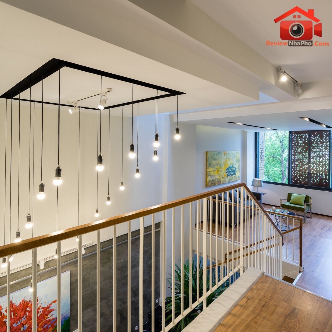 Thiết kế nhà phố lệch tầng ba thế hệ tại TP.HCM: Tối ưu diện tích và ánh sáng- Ảnh 5.