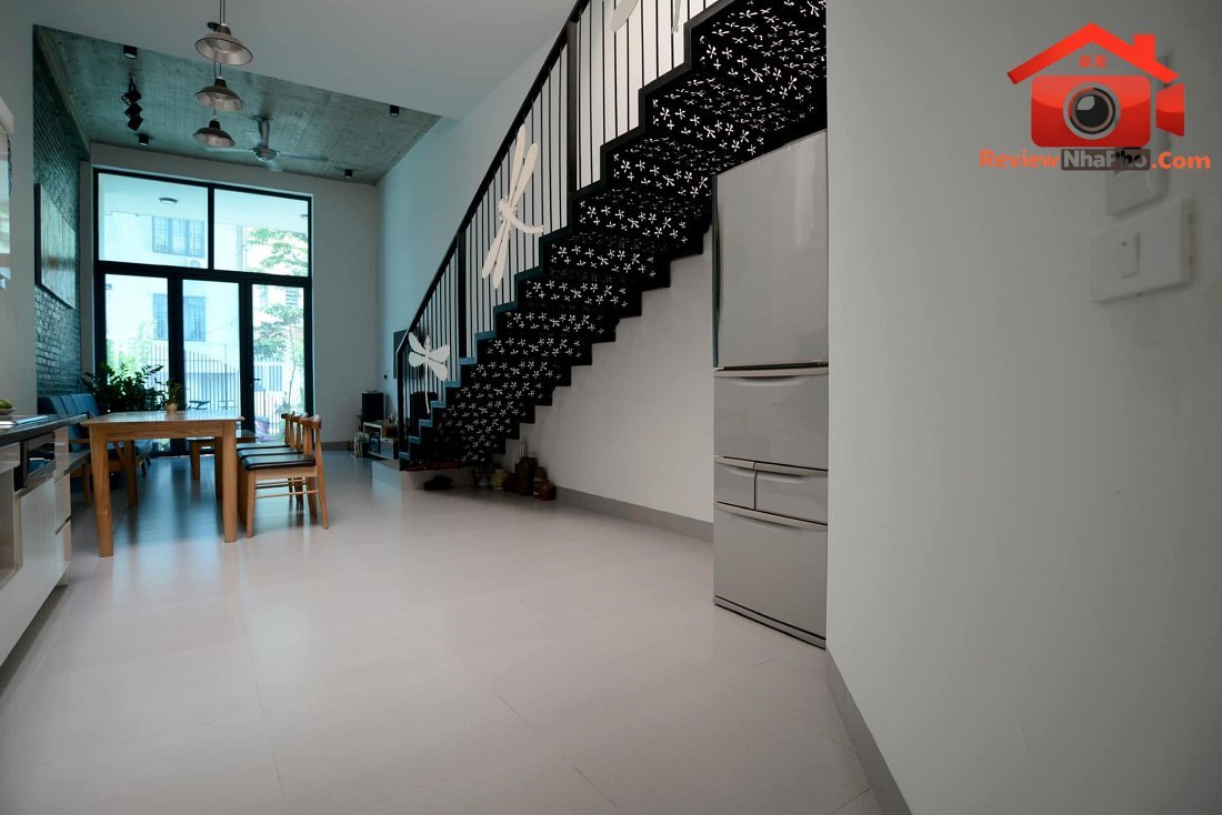 Nhà hướng Tây tại Vĩnh Phúc: Bẫy nắng và dựng phễu đón gió cho đất hẹp- Ảnh 9. Nhà hướng Tây tại Vĩnh Phúc: Bẫy nắng và dựng phễu đón gió cho đất hẹp- Ảnh 9.