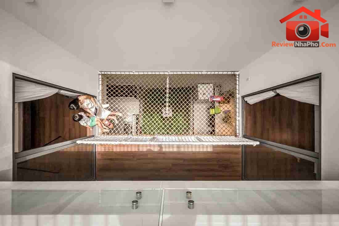 Nhà ống 3 tầng hóa giải sự ngột ngạt nhờ lõi thông tầng và thông gió xuyên phòng- Ảnh 7. Nhà ống 3 tầng hóa giải sự ngột ngạt nhờ lõi thông tầng và thông gió xuyên phòng- Ảnh 7.