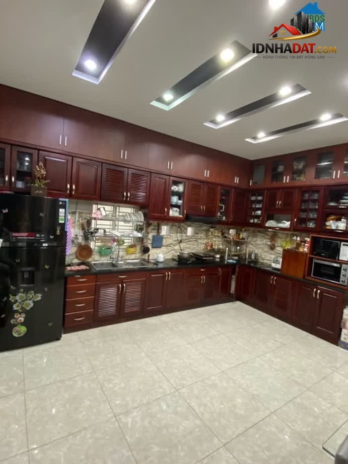 Biệt Thự Bành Văn Trân, Giáp Quận 10, 130m2, 3 Tầng Mới, Ngang Gần 10m, Nhỉnh 19 Tỷ TL.