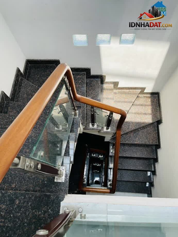 Chỉ 7.5 Tỷ Sở Hữu Ngôi Nhà 100M2 5 Tầng Đẹp Như Mơ… – Bán nhà mặt phố Quận Tân Phú – TP Hồ Chí Minh giá 7 – 10 tỷ
