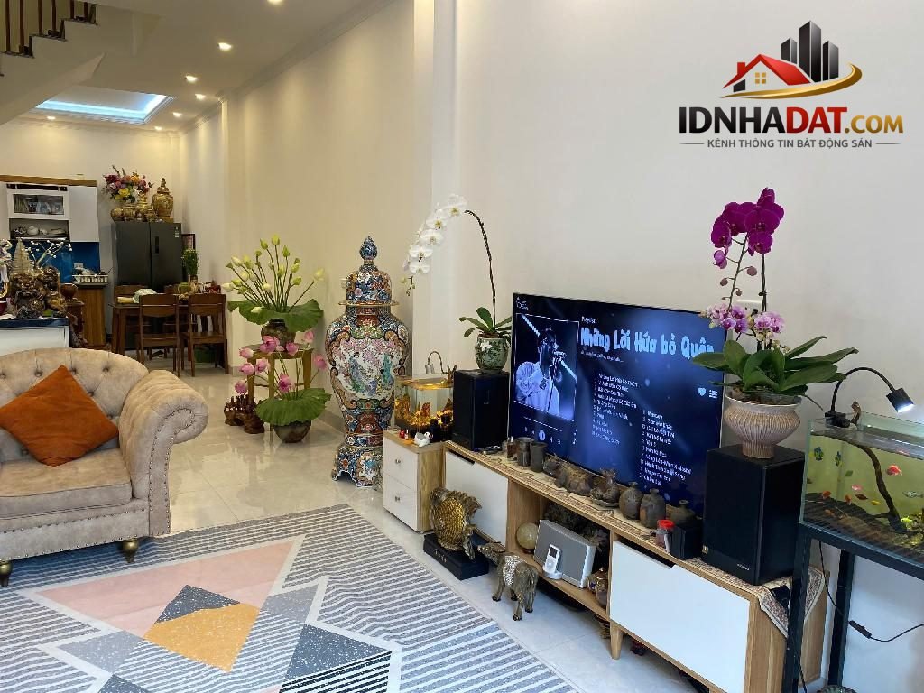 [Đánh giá Nhà Phố] Nhà Lô Góc Nguyễn Văn Cừ, Long Biên - Tiện ích và Vị trí Đắc Địa - Review Nhà Phố - Ảnh 1