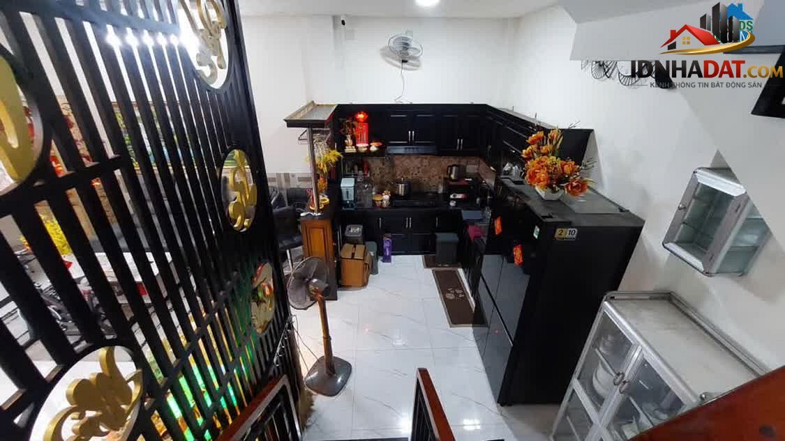 [Đánh giá Nhà Phố] Nhà phố 1 trệt 2 lầu trung tâm Quận 4, gần tiện ích sống - Review Nhà Phố - Ảnh 1