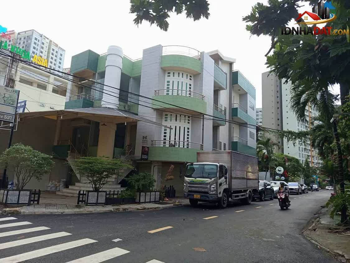 [Review Nhà Phố] Nhà mặt phố lô góc 4 tầng tại Nguyễn Duy Trinh, Quận 2, giá 150 triệu/tháng - Review Nhà Phố - Ảnh 1