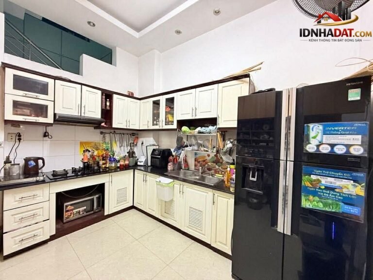 Vị trí: p4 tân bình, khu vực sầm uất, giao thương cực tốt. Bán nhà đất Đường 1 – Phường cũ 4 Quận Tân Bình – Phường mới 4 – Thành phố Hồ Chí Minh Diện tích 68m2 Giá 12 tỷ