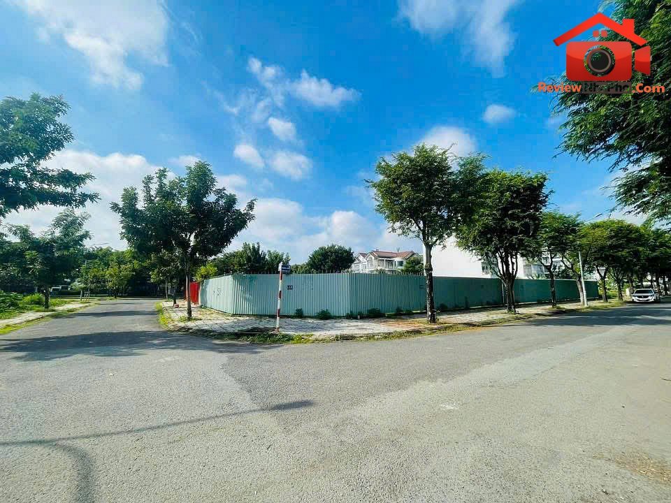Bán đất góc 3 mặt tiền đường Nguyễn Văn Linh – Phường cũ Tân Phong Quận 7 – Phường mới Tân Phong – Thành phố Hồ Chí Minh diện tích 947m2 giá 180.5 tỷ