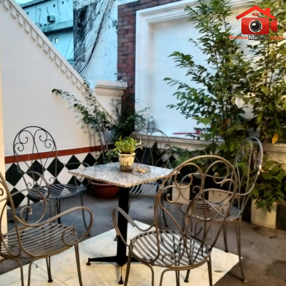 Sang nhượng tòa nhà căn hộ dịch vụ quán cafe/quán ăn quận phú nhuận – Đường Trần Hữu Trang – Phường 10 – Thành phố Hồ Chí Minh – Diện tích 1500m2 – Giá 1.2 tỷ