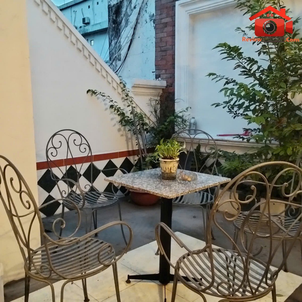 Sang nhượng tòa nhà căn hộ dịch vụ quán cafe/quán ăn quận phú nhuận – Đường Trần Hữu Trang – Phường 10 – Thành phố Hồ Chí Minh – Diện tích 1500m2 – Giá 1.2 tỷ