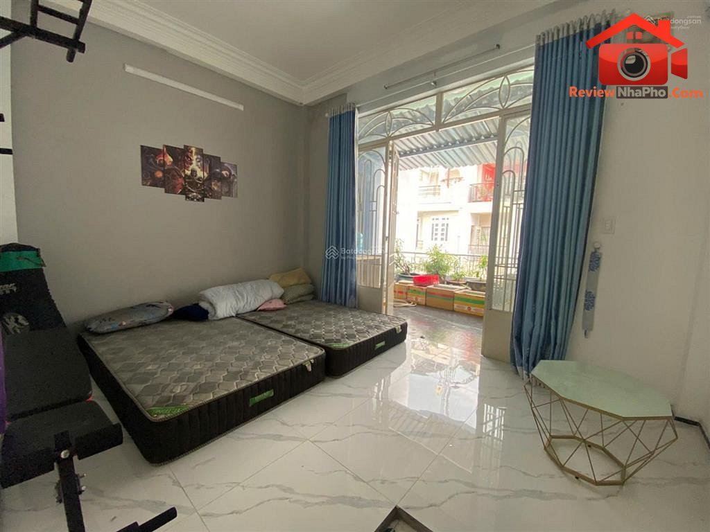 Cho thuê nguyên tầng 75m2 3pn 1wc ban công bự  đầy đủ nội thất bếp riêng ngay ngã tư phú nhuận
-
Giá: 12.9 triệu
75 m2
3
1