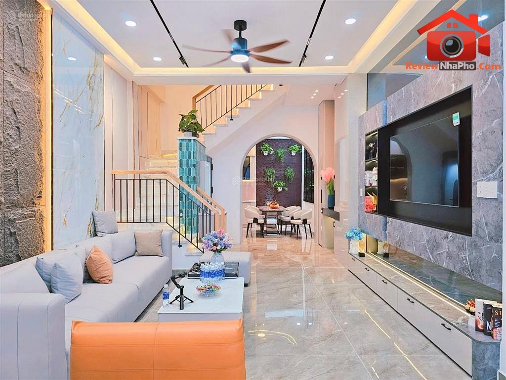 Nhà đẹp mới thống nhất 4 tầng, 4 pn, 5 wc, dt 4,5x13m, full nội thất, giá nhỉnh 7,tỷ.tl..
-
Giá: 7.95 tỷ
55 m2
4
5