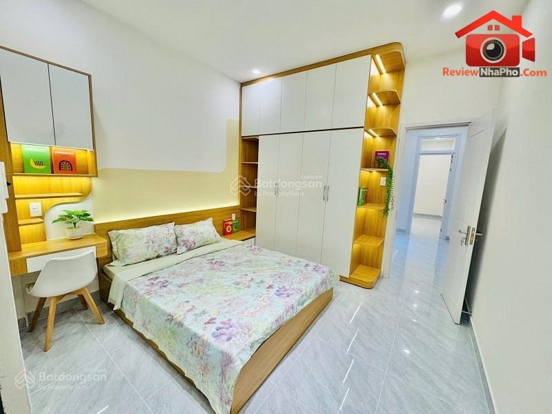 Nhà sát mặt tiền lạc long quân 45m2 3 phòng ngủ hẻm 3m tặng nội thất
-
Giá: 6.75 tỷ
45 m2