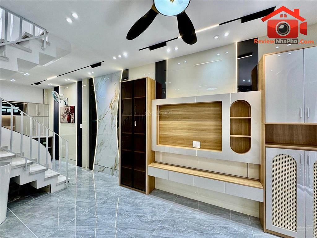 Nhà q.6 ngay vòng xoay phú lâm, gần trường học mạc đĩnh chi, kế chợ, siêu thị coopmart phú lâm.
-
Giá: 3.75 tỷ
43 m2