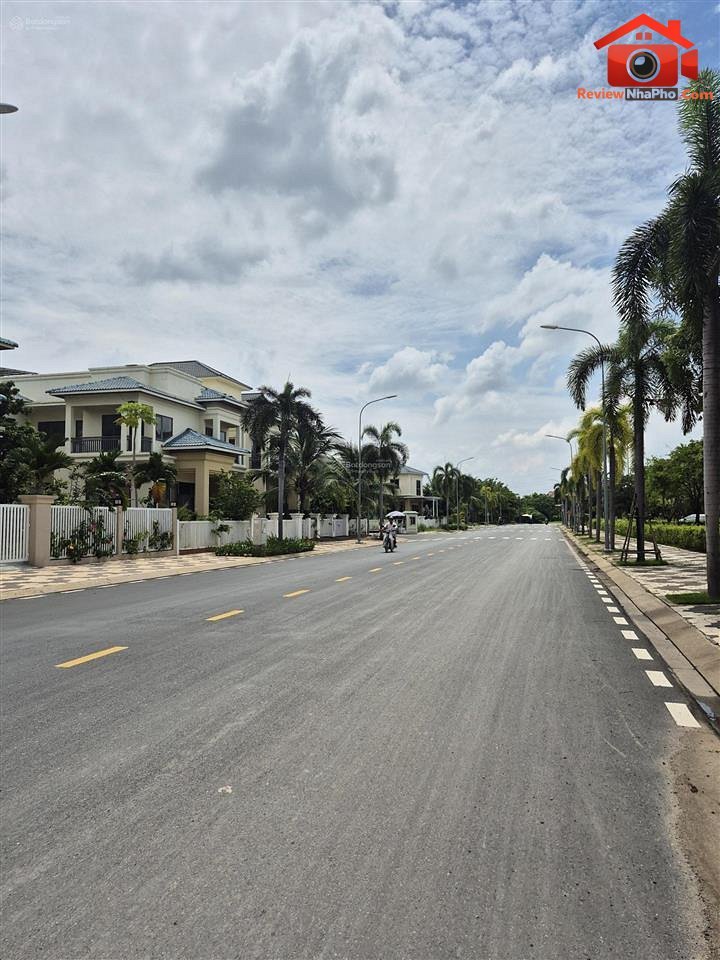 Bán nhà đất Đường Không xác định – Phường cũ Không xác định Quận 12 – Thành phố Hồ Chí Minh REVIEW NHÀ PHỐ 240 m2 – 19.5 tỷ