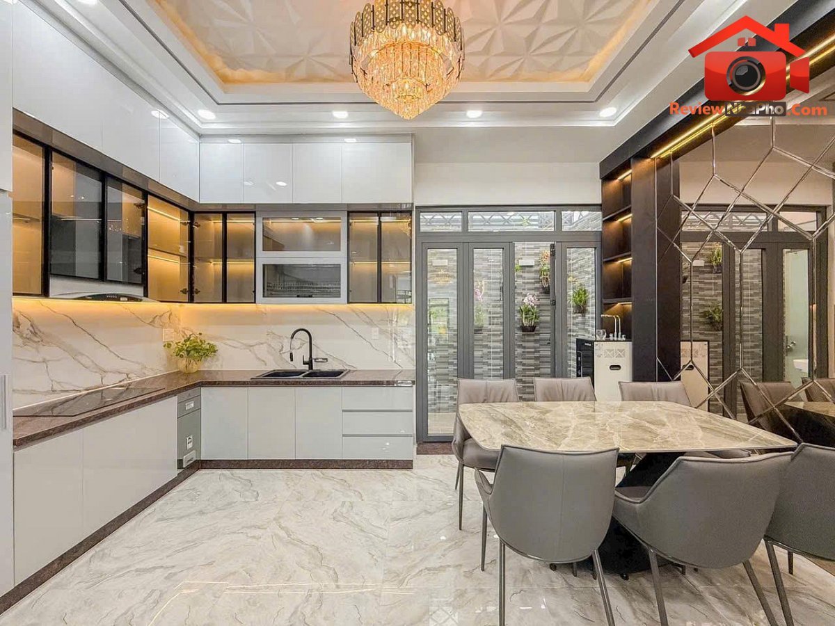 Nhà đẹp tân cổ điển, có thang máy, 4 tầng lung lin… – Bán nhà trong ngõ, hẻm Huyện Nhà Bè – TP Hồ Chí Minh giá 7 – 10 tỷ