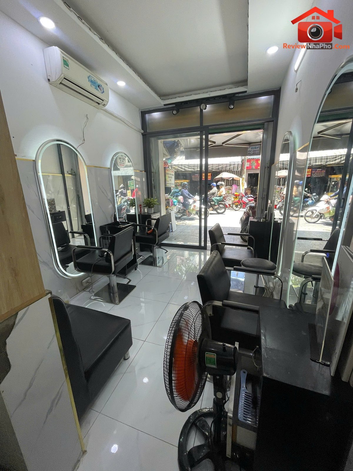 Sang nhượng gấp toàn bộ salon tóc nam nữ tại quận 8 – Phường cũ 2 Quận 8 – Phường mới 2 – Thành phố Hồ Chí Minh – Diện tích 30m2 – Giá 40 triệu