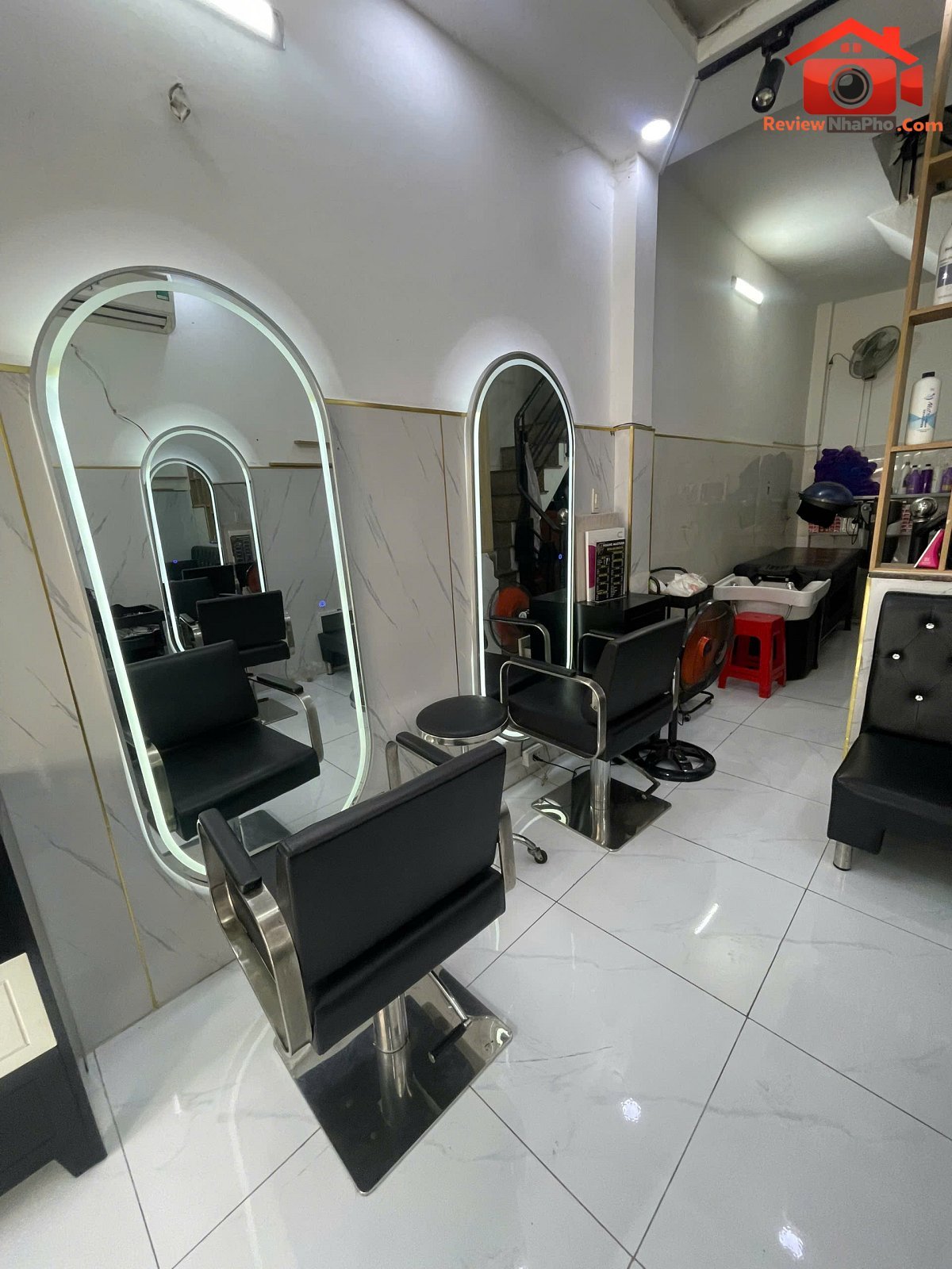 Sang nhượng gấp toàn bộ salon tóc nam nữ tại quận 8 – Phường cũ 2 Quận 8 – Phường mới 2 – Thành phố Hồ Chí Minh – Diện tích 30m2 – Giá 40 triệu
