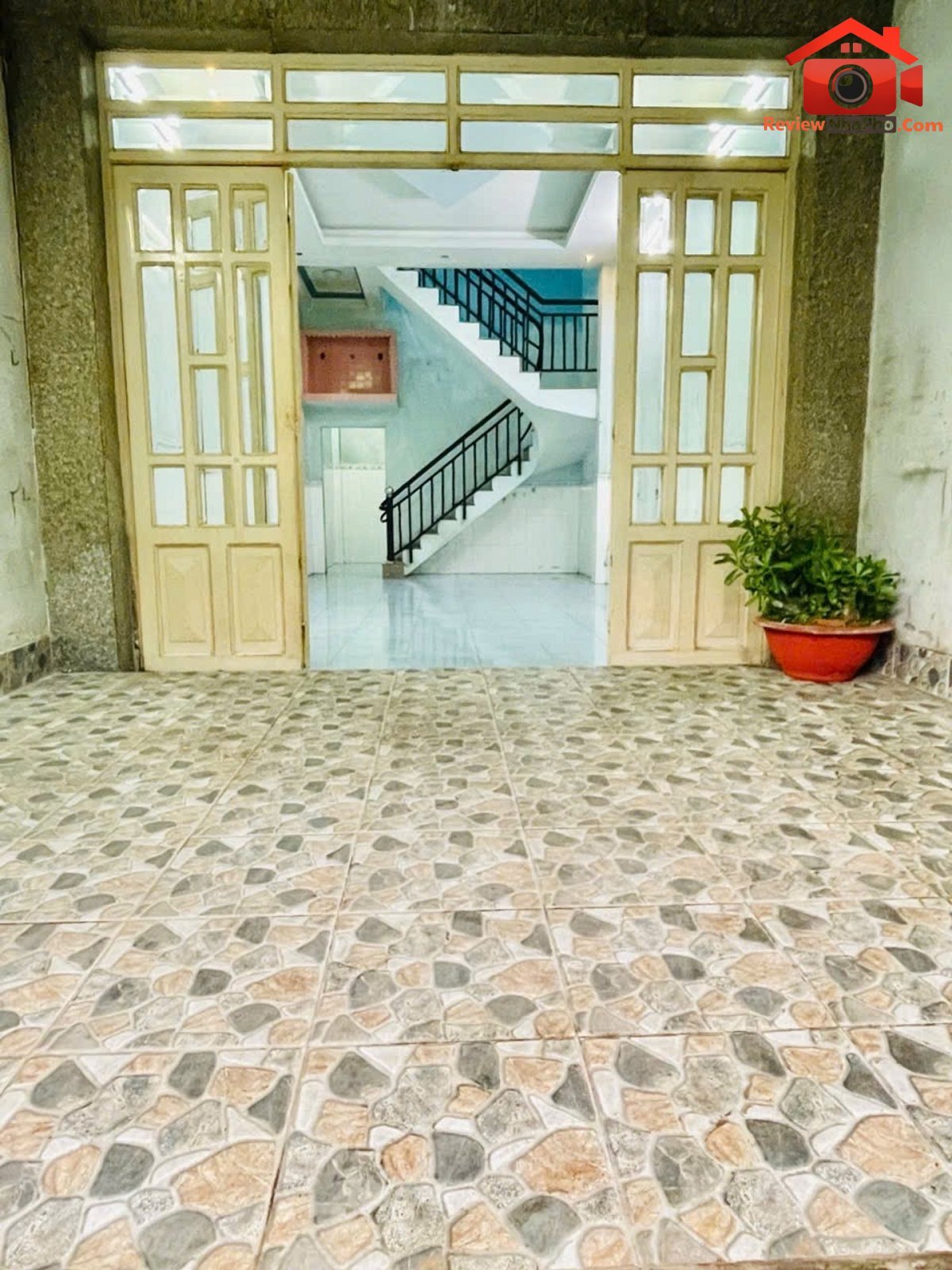 Nhà 3 phòng ngủ, phù hợp gia đình cần không gian riêng ngay hương lộ 2, gần bệnh viện bình tân. Bán nhà đất Đường hương lộ 2 – Phường cũ Bình Hưng Hòa Quận Bình Tân – Phường mới Bình Hưng Hòa B – Thành phố Hồ Chí Minh 64m2 5.65 tỷ