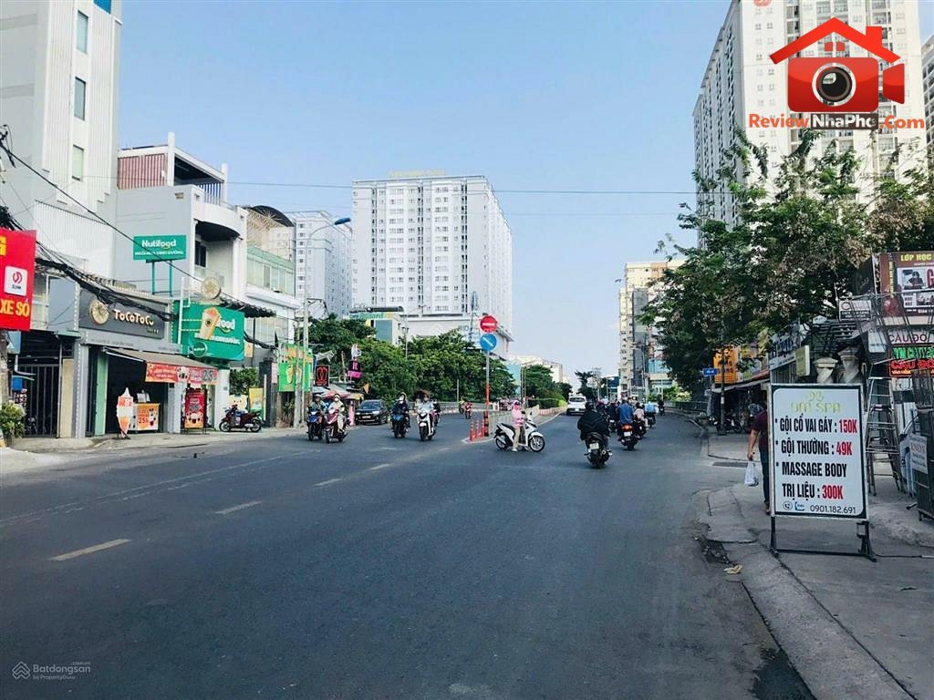 Bán nhà mặt tiền đường nguyễn xí, 2 tầng, 120m2, dòng tiền 40 triệu/tháng, giá 18,5 tỷ
-
Giá: 18.5 tỷ
120 m2