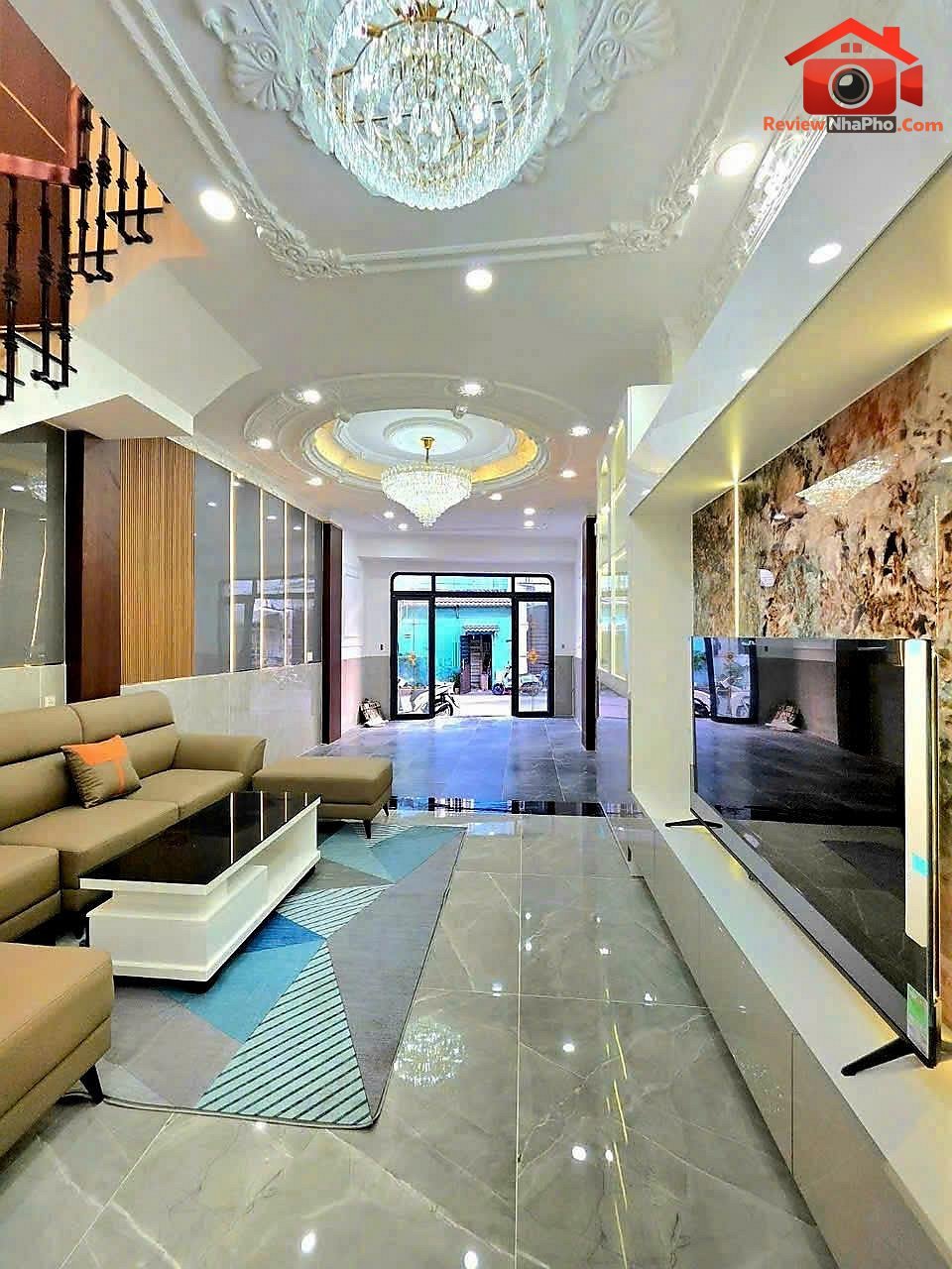 Nhà tân cổ điển, tặng nội thất cao cấp, xe hơi đậu… – Bán nhà trong ngõ, hẻm Huyện Nhà Bè – TP Hồ Chí Minh giá 7 – 10 tỷ