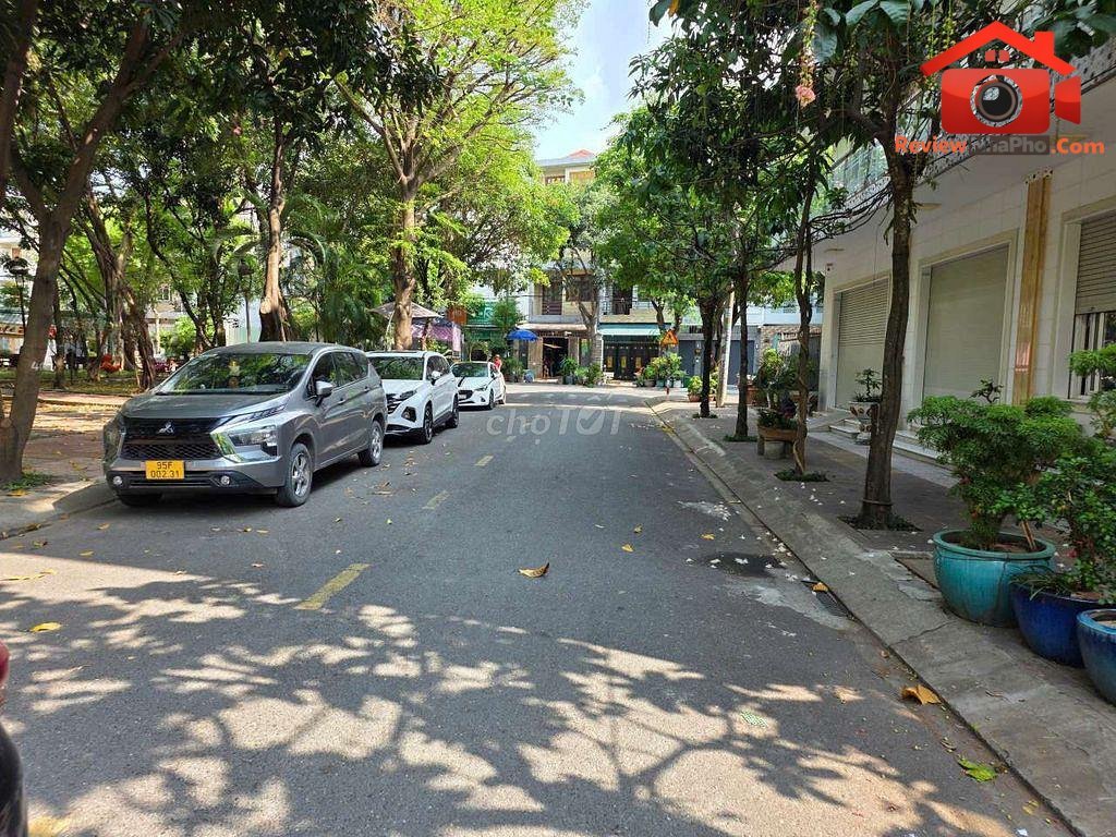 Review nhà phố Bình Tân TP.HCM – Đất nền công viên vị trí đẹp 100m2 giá 12.95 tỷ