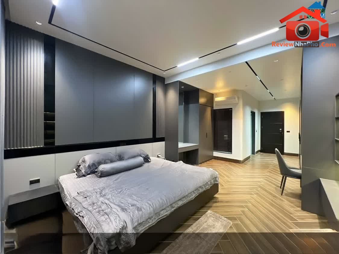 Bán nhà mặt phố Trần Văn Quang phường 10 Tân Bình giá 15.5 tỷ
