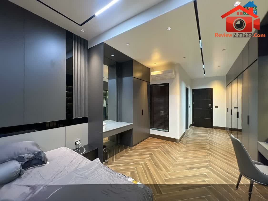 Bán nhà mặt phố Trần Văn Quang phường 10 Tân Bình giá 15.5 tỷ