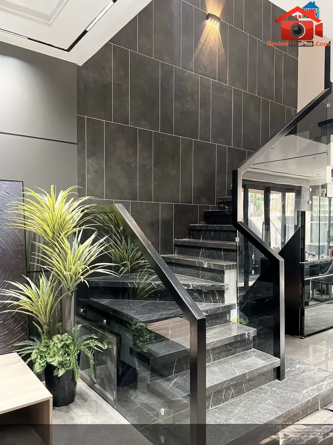 Bán nhà mặt phố Trần Văn Quang phường 10 Tân Bình giá 15.5 tỷ