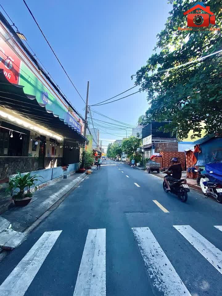 Review nhà phố Tân Phú Hồ Chí Minh lô góc 2 mặt tiền giá 10.5 tỷ