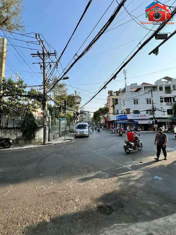 Review nhà phố Tân Bình, Hồ Chí Minh giá 13.49 tỷ diện tích 166m²