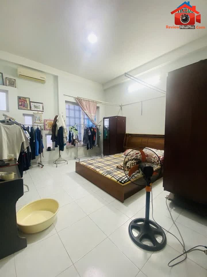 Review nhà phố quận Tân Phú, Hồ Chí Minh – Bán nhà 3 tầng giá 8.8 tỷ
