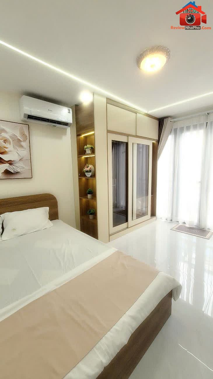 Review nhà phố Tân Bình 4 tầng mặt tiền Nguyễn Thanh Tuyền giá 11 tỷ 179 triệu