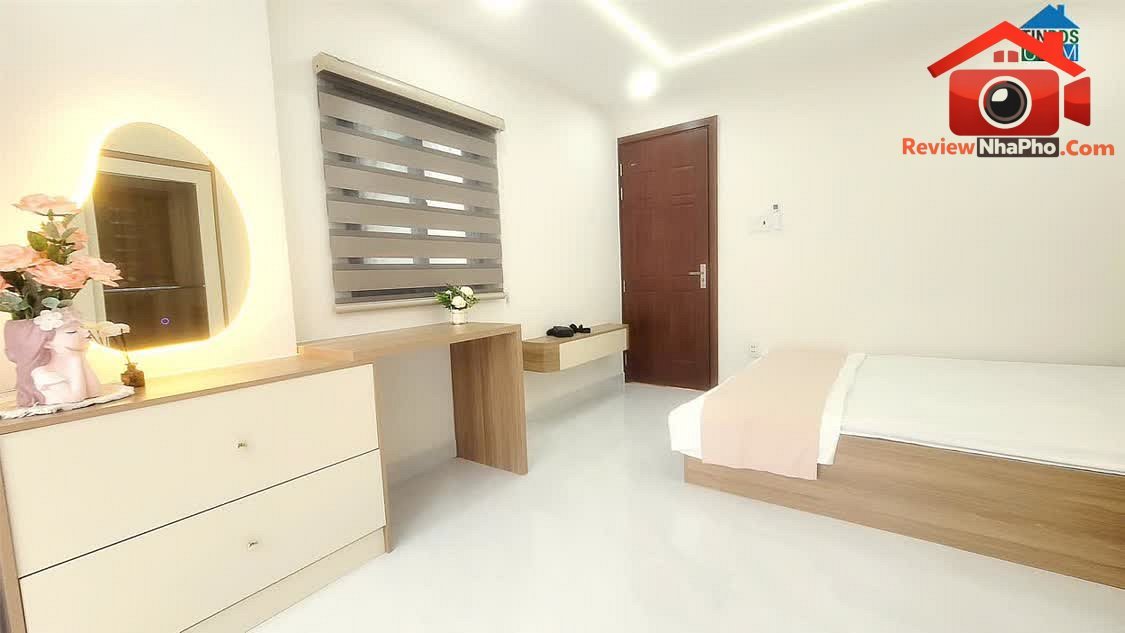 Review nhà phố Tân Bình 4 tầng mặt tiền Nguyễn Thanh Tuyền giá 11 tỷ 179 triệu