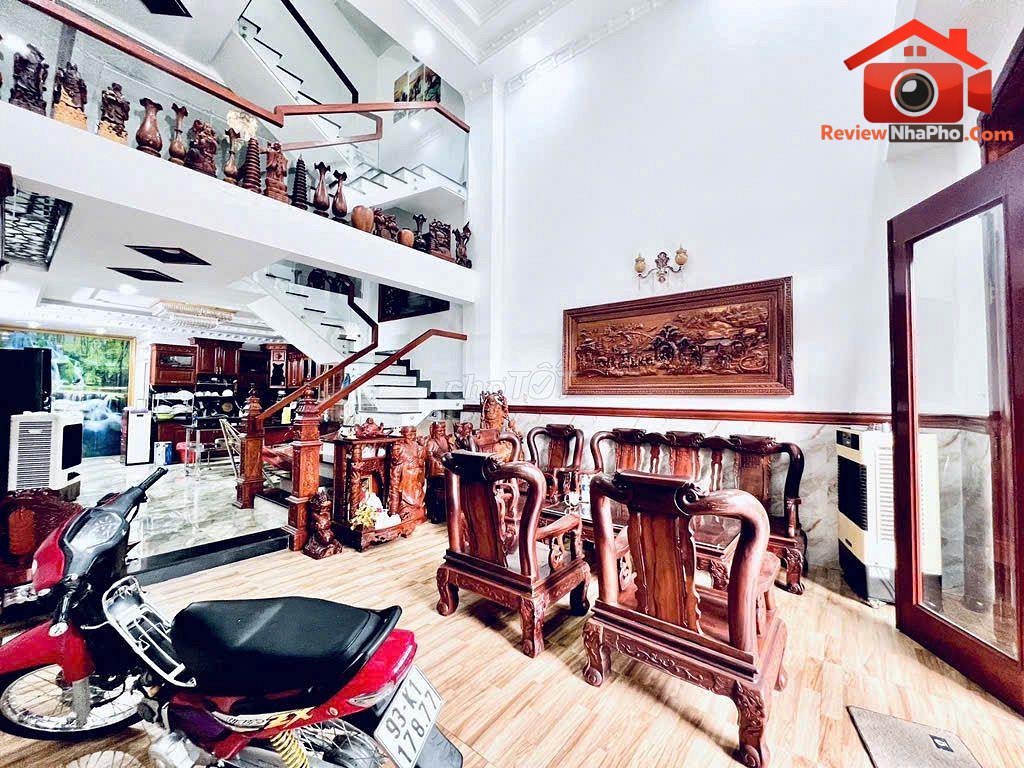Review nhà phố mặt tiền đường Hoàng Bật Đạt quận Tân Bình TP.HCM giá 17 tỷ