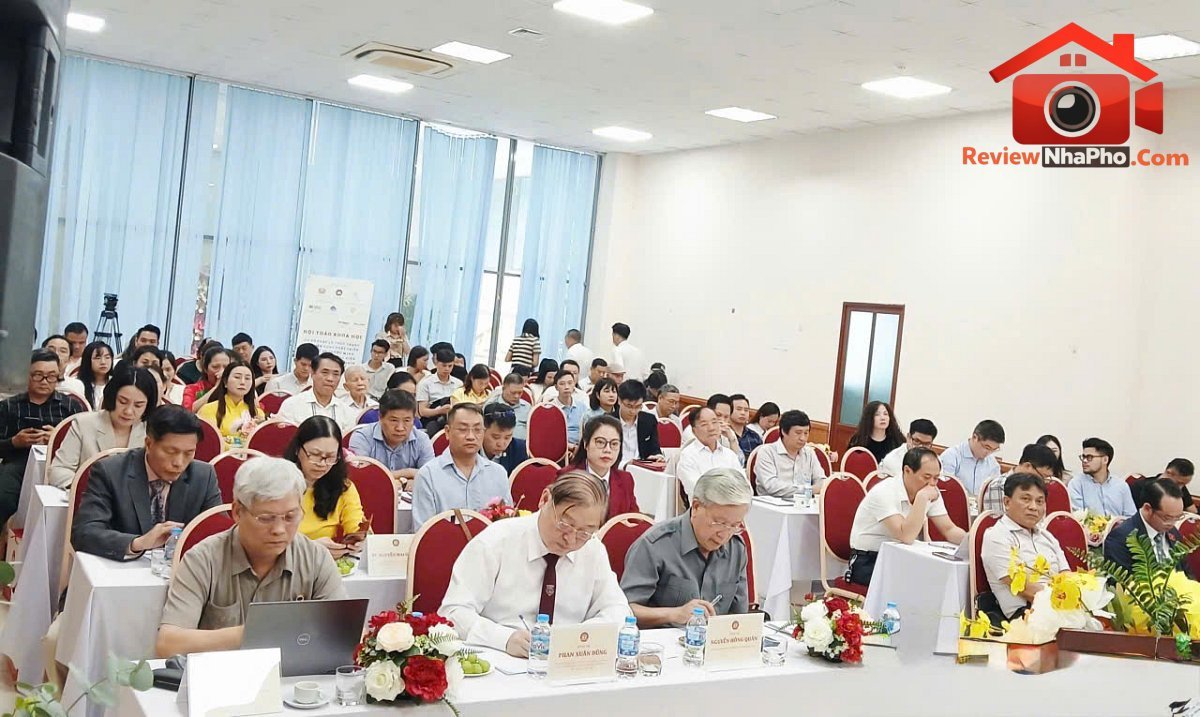 Bãi đỗ xe Hà Nội: Khi một mét vuông đất phải tạo nhiều giá trị hơn - Ảnh 2.