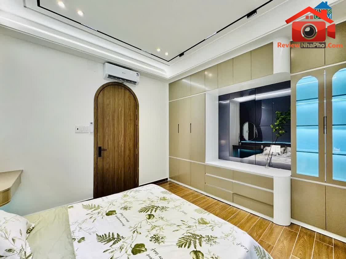 Review nhà phố mặt tiền Nhất Chi Mai, quận Tân Bình, TP.HCM giá 9.3 tỷ
