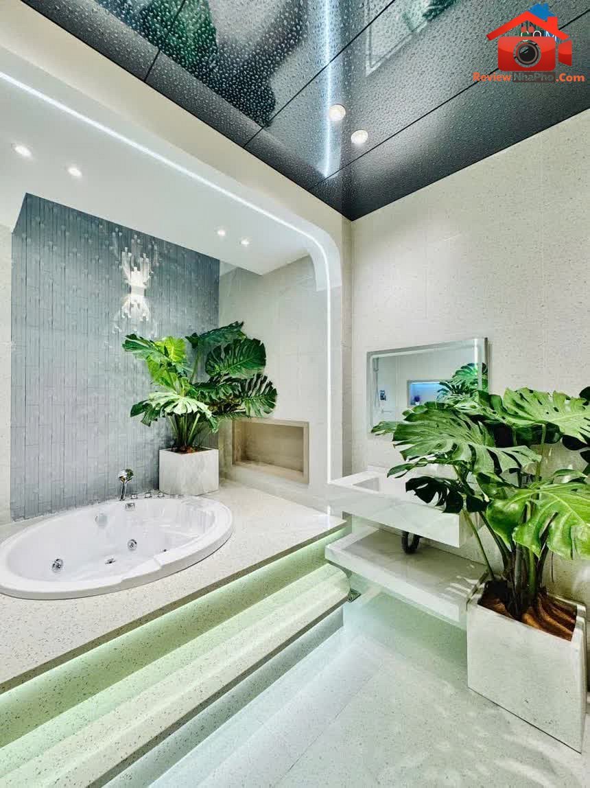 Review nhà phố mặt tiền Nhất Chi Mai, quận Tân Bình, TP.HCM giá 9.3 tỷ