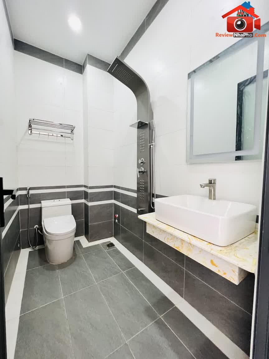 Nhà phố hẻm xe hơi 30m² giá 3.1 tỷ quận Bình Tân TP.HCM