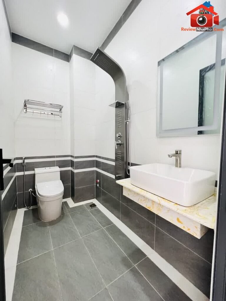 Nhà phố hẻm xe hơi 30m² giá 3.1 tỷ quận Bình Tân TP.HCM