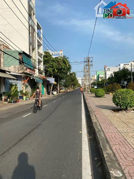Review nhà phố mặt tiền kinh doanh Hiền Vương Quận Tân Phú TP.HCM giá 11.7 tỷ